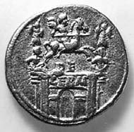 16 (21) RIC I2, 3. Claudius, Aureus, Rom 42 n. Chr., Vs: Porträt von Drusus I., Vater des Claudius. Rs: Triumphbogen mit Reiterstatue zwischen Tropaia.