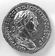 24 (33) RIC II, 303. Traian, Aureus, Rom 112-117 n. Chr., Gewicht: 7,240 g. Vs: Portrait mit Lorbeerkranz, Panzer, Paludamentum. Rs: Stehender Genius mit Schale und Füllhorn.