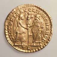 38 (58) RIC VIII, 254. Magnentius, Solidus, Trier 350-353 n. Chr., Gewicht: 4,545 g / 4,345 g. Vs: Panzerbüste, barhäuptig. Rs: Victoria und Libertas mit Troipaion.