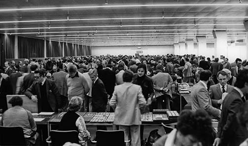 Der Börsensaal der 10. Internationalen Münzenbörse Basel 1981.