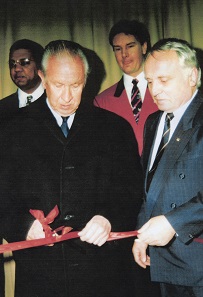Seit 1994 werden die Olympiamünzen offiziell in Basel vorgestellt. Damals präsentierte man unter den wachen Augen des IOC-Präsidenten Juan Antonio Samaranch die Münzen, die anlässlich der Winterspiele in Lillehammer geprägt wurden. Foto: AMB.