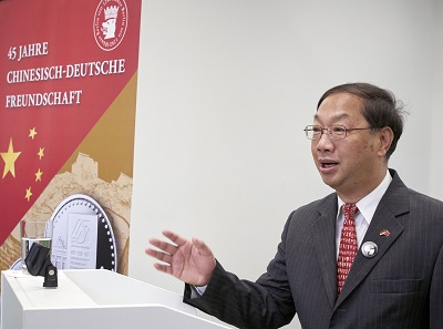 Der chinesische Botschafter Shi Mingde feiert 45 Jahre chinesisch-deutsche Freundschaft.
