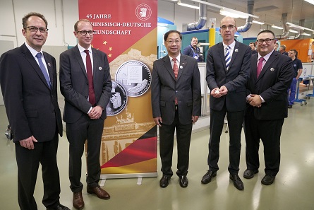 Von l. nach r.: Dr. Norbert Riedel, Ulrich Künker, Shi Mingde, Dr. Andreas Schikora, Michael Hans Chou.