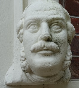 Den Skulpturenschmuck des Gebäudes hat der deutsch-neuseeländische Stempelschneider Anton Teutenberg gestaltet. Foto: UK.