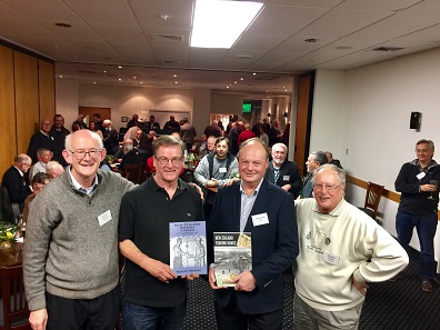 Von l. nach r. David Galt, Präsident der Royal Numismatic Society of New Zealand, Robert Pepping, Autor von New Zealand History Coined, Andrew Clifford, Autor von New Zealand Trading Banks, und Jim Duncan, Präsident der Numismatic Society of Auckland. Foto: NSA.