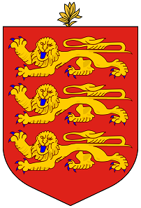 Das Wappen von Guernsey unterscheidet sich vom englischen nur durch den kleinen Zweig über dem Schild. Quelle: Wikipedia.