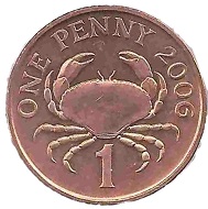 Eine 1-Penny-Münze aus Guernsey zeigt auf der Rückseite eine Krabbe.