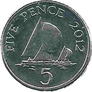 Ein Segelboot erinnert auf der Rückseite des 5-Pence-Stücks an die Bedeutung von Seefahrt und Tourismus für die Kanalinsel.