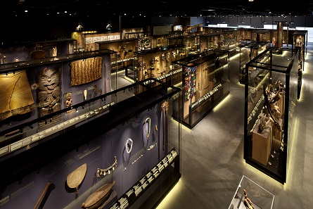 Die Ausstellung „Archive der menschlichen Vielfalt“. Szenografie Atelier Brückner, Stuttgart. Foto: © Daniel Stauch.