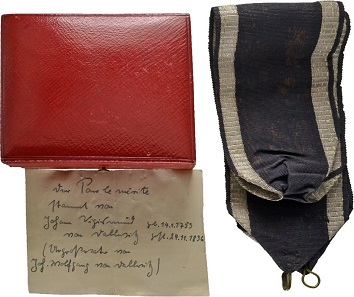 Nr. 7010: Orden pour le mérite, verliehen am 4. September 1794 an Major Johann Sigismund von Dallwitz (1753-1836). Ordenskreuz. RRRR. II+. Taxe: 20.000,- Euro.
