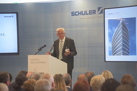 Baden-Württembergs Ministerpräsident Winfried Kretschmann bei der feierlichen Eröffnung der neuen Konzernzentrale.