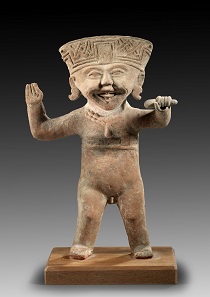 Los 15: Mexiko. Mittlere Golfküsten. Veracruz. Klassische bis spätklassische Periode. Ca. 300-900 n. Chr. Sonriente-Figur. Rötlicher Ton. H. 45,5 cm. Taxe: 4.000 EUR.