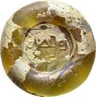 Byzantinisches Glas-Gewicht, 5.-6. Jhdt. Grünlich, teilweise durchscheinend. Von allergrößter Seltenheit. Vorzüglich. Ex Baltimore Exposition 1990.