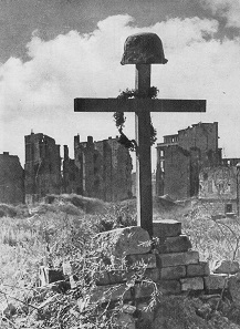 Grab eines Aufständischen, erschossen am 31. August 1944. Foto: Tadeusz Bukowski / Wikipedia.