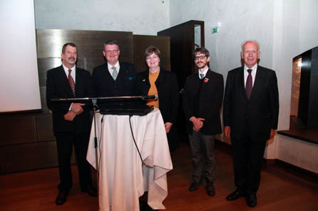 Gruppenbild mit Dame. Die Referenten des Kongresses in Hall. Foto: Münze Hall.