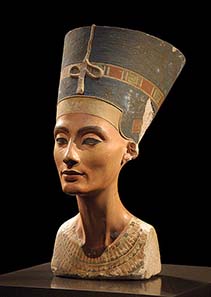 The famous bust of Nefertiti remains the highlight of the Egyptian collection in the New Museum. Photo: Xenon 77 / Wikipedia.