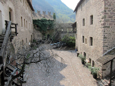 Innenhof von Burg Runkelstein. Foto: KW.