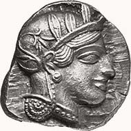 ATHEN. Tetradrachmon, 454-406 v. Chr. Kopf der Athena mit attischem Helm n. r., auf ihrem Helm drei Olivenblätter und Ranke.
Rv. Eule n. r. stehend, hinter ihr Zweig mit zwei Lorbeerblättern und Frucht. 17,20 g. Svoronos Tf. 16, 5. Aus Auktion Münzen & Medaillen Deutschland 9 (4. und 5. Oktober 2001), 16.