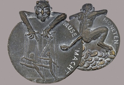 Anna Martha Napp, Der Teufel scheißt immer auf den größten Haufen. Medaille, Bronze, 2015 © Foto: Reinhard Saczewski, grafische Gestaltung: Jan Hawemann.
