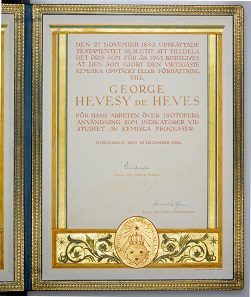Die offizielle Nobelpreisurkunde von De Hevesny.