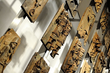 Einige der im Londoner British Museum ausgestellten Bronzen aus Benin. Foto: Rtype909 / Wikimedia Commons / CC BY-SA 3.0.