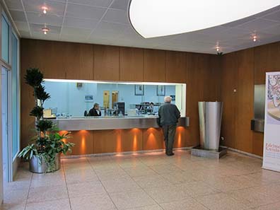 Die Empfangshalle - weiter kommen Besucher normalerweise nicht. Foto: UK.