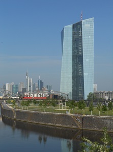 Das Gebäude der Europäischen Zentralbank im Frankfurter Ostend.