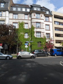 Bornwiesenweg 34, Geschäftssitz der Münzenhandlung Peus.