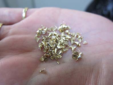 Probierspäne aus einer Partie Schmelzgold. Foto: UK.