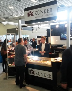 Renommierte Aussteller von nah und fern freuen sich auf der Numismata auf Ihren Besuch.
