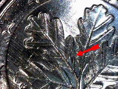 2-Cent (Deutschland) normal, ohne zusätzliche Blattrippe (li.) und mit zusätzlicher Blattrippe (re.). Schätzung: 20 Euro.