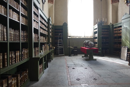 Man ist sehr stolz in Strängnäs auf die Dombibliothek. Foto: KW.