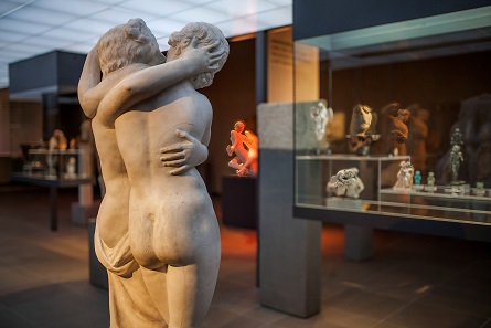 Einblick in die Ausstellung. © Ruedi Habegger, Antikenmuseum Basel und Sammlung Ludwig.