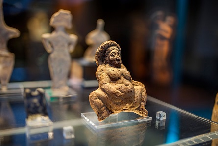 Tonfigur einer sog. Baube. Ägypten, römisch, ca. 2 Jh. n. Chr. (BSAe III 05410). © Ruedi Habegger, Antikenmuseum Basel und Sammlung Ludwig.