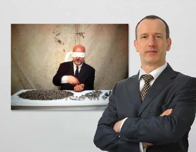 Stefan Haupt (2009) vor Michael Timpson: A Horse Man Rode Out, 1999. Foto: Michael Kirsten, Berlin.